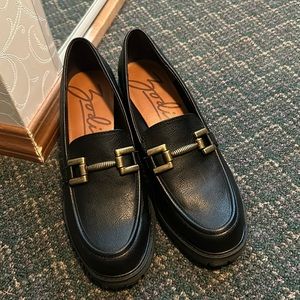 Women’s Zodiac Emma heeled loafer size 10